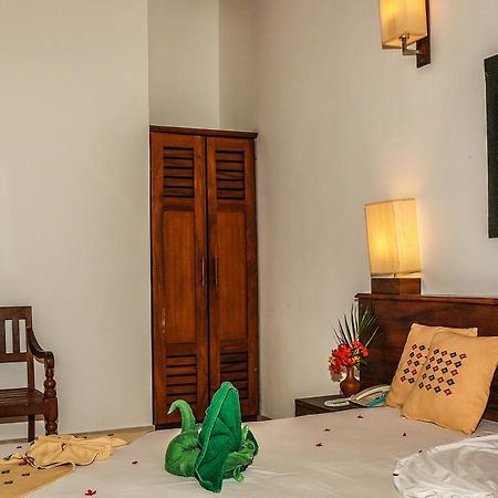Senani Hotel Канди Екстериор снимка