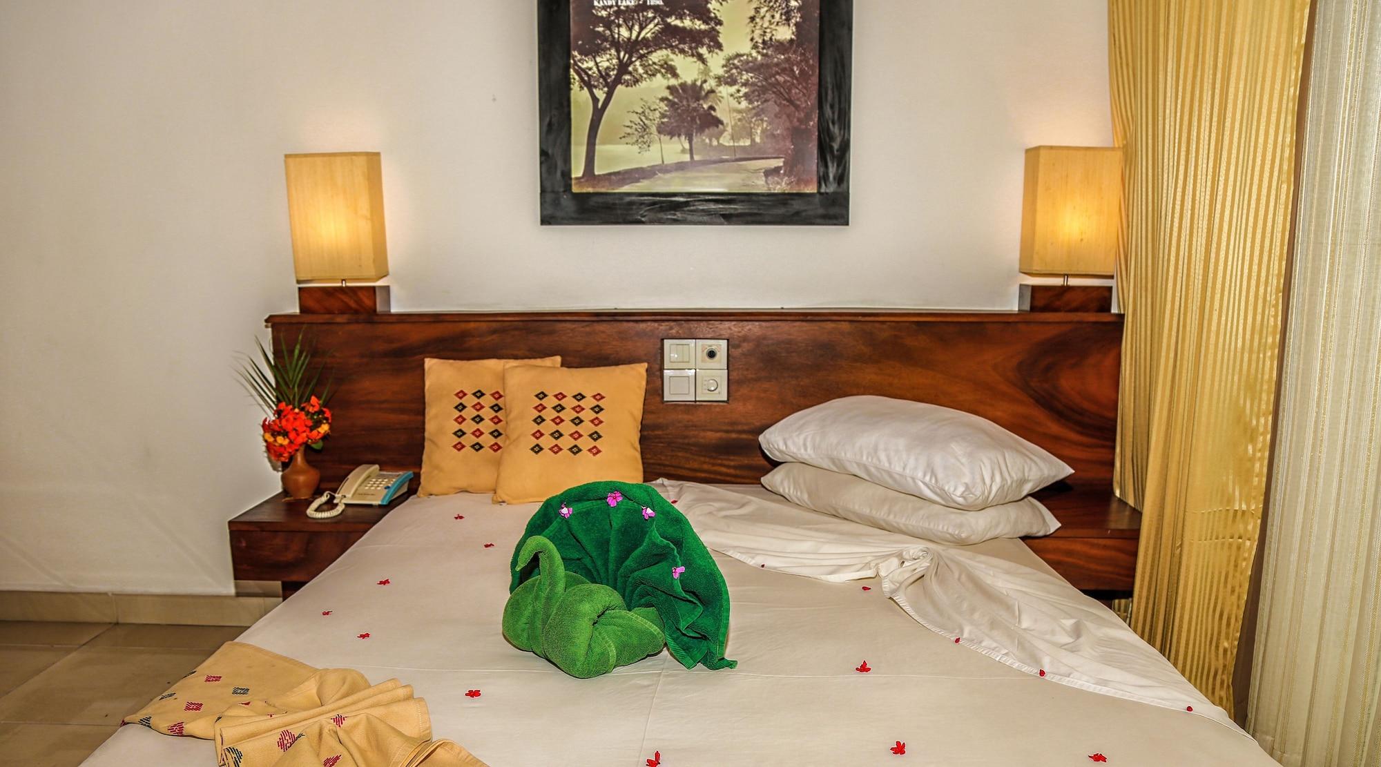 Senani Hotel Канди Екстериор снимка