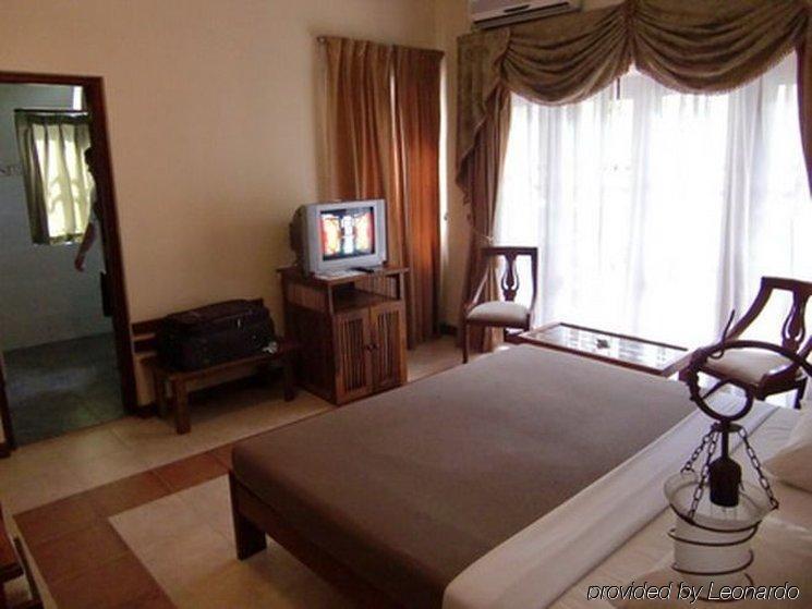 Senani Hotel Канди Екстериор снимка
