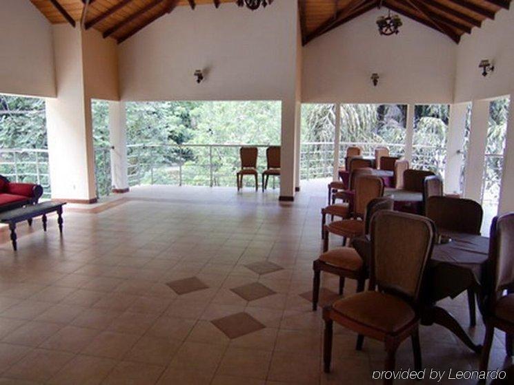 Senani Hotel Канди Екстериор снимка