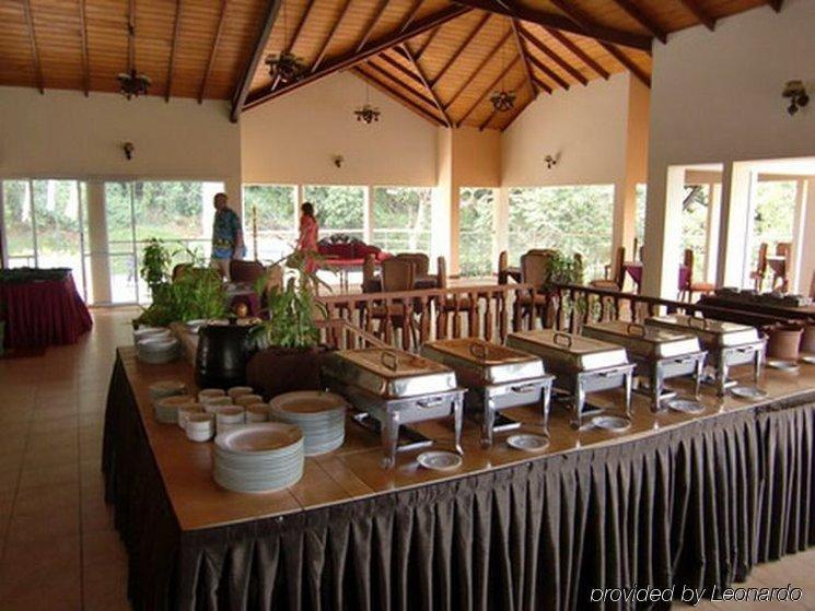 Senani Hotel Канди Екстериор снимка