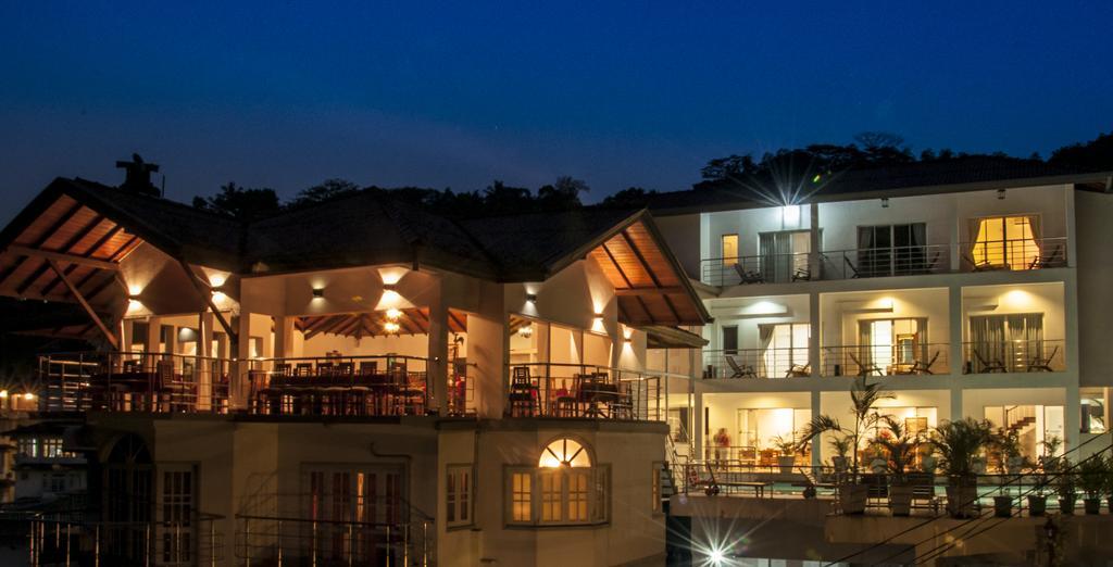 Senani Hotel Канди Екстериор снимка