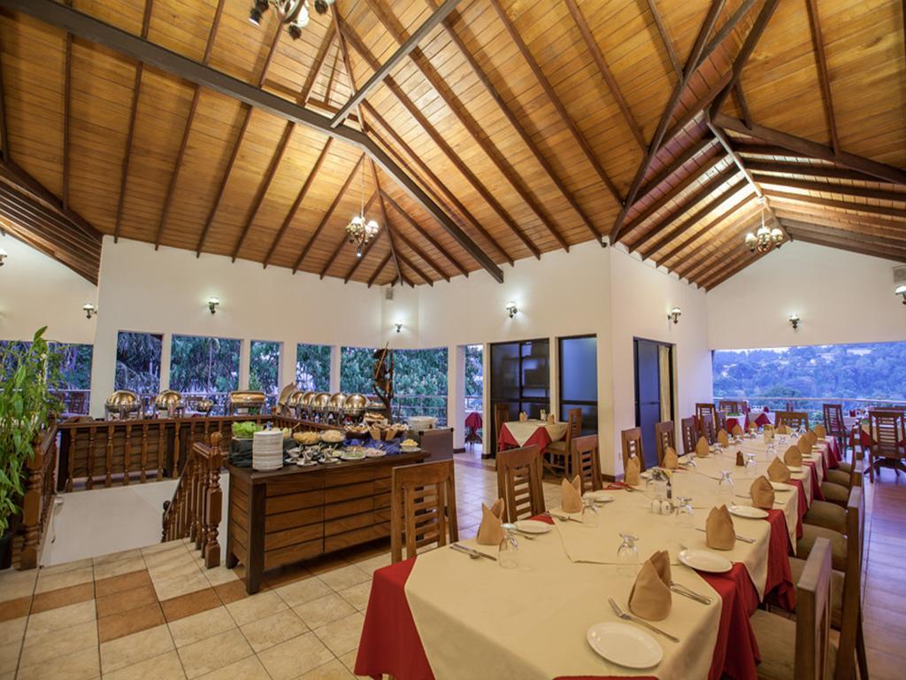 Senani Hotel Канди Екстериор снимка