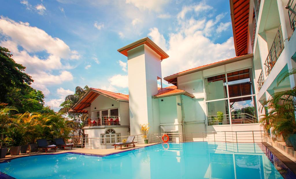 Senani Hotel Канди Екстериор снимка