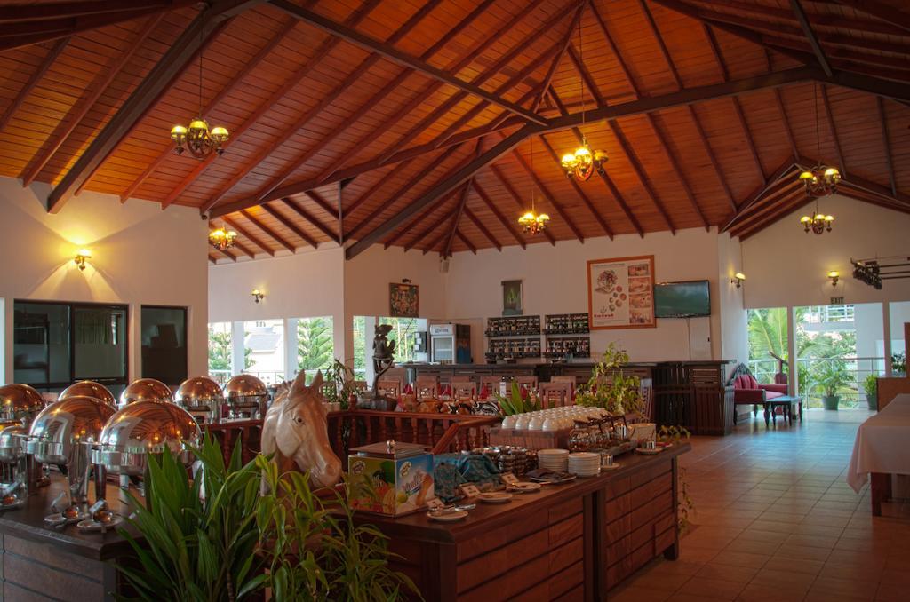 Senani Hotel Канди Екстериор снимка