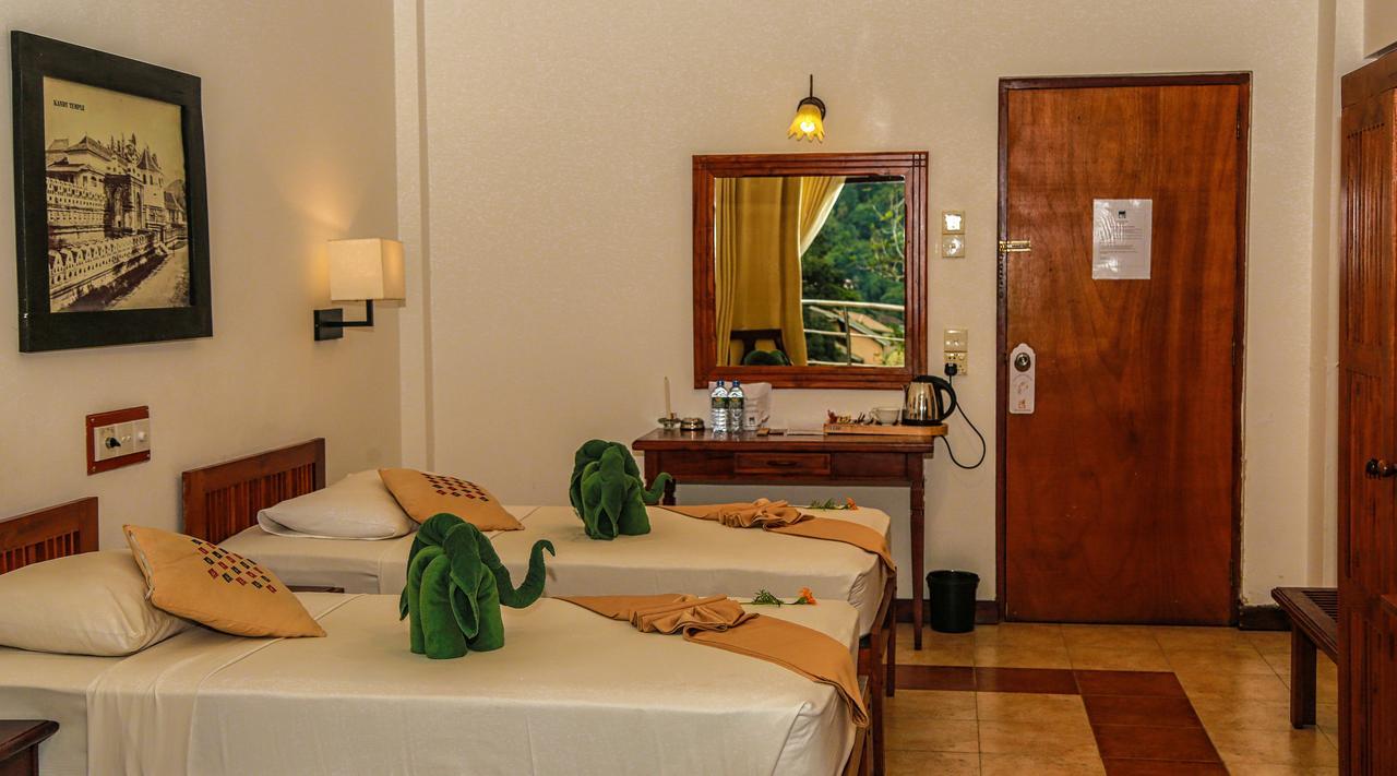 Senani Hotel Канди Екстериор снимка