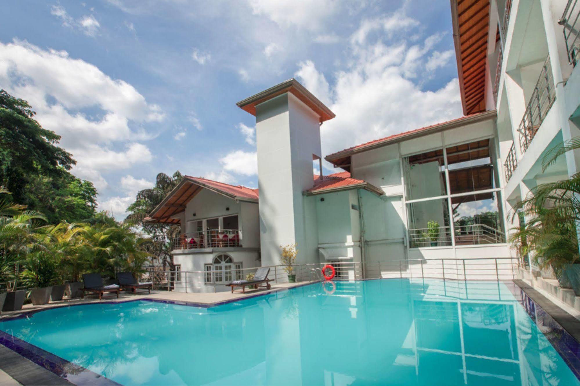Senani Hotel Канди Екстериор снимка