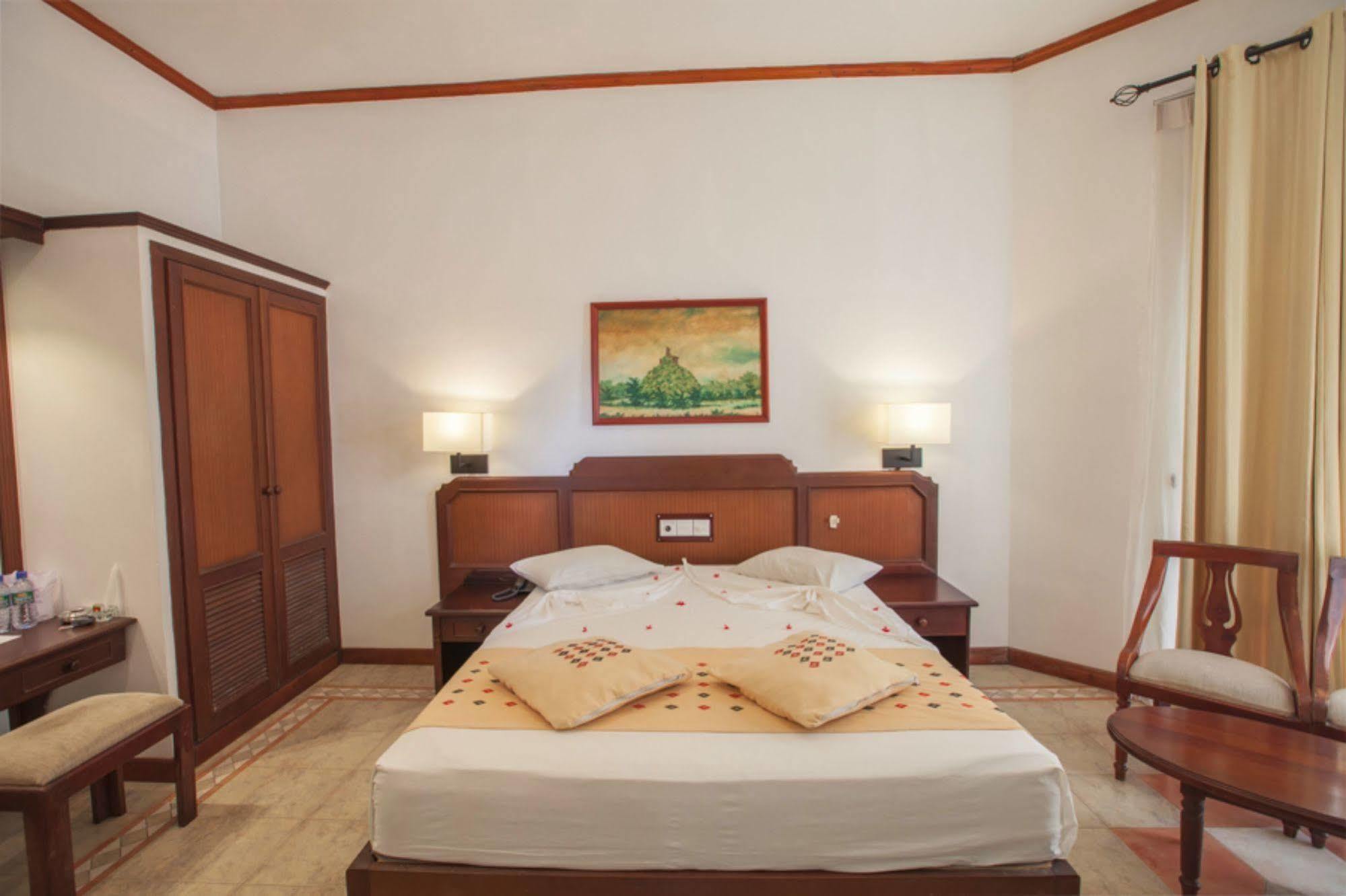 Senani Hotel Канди Екстериор снимка