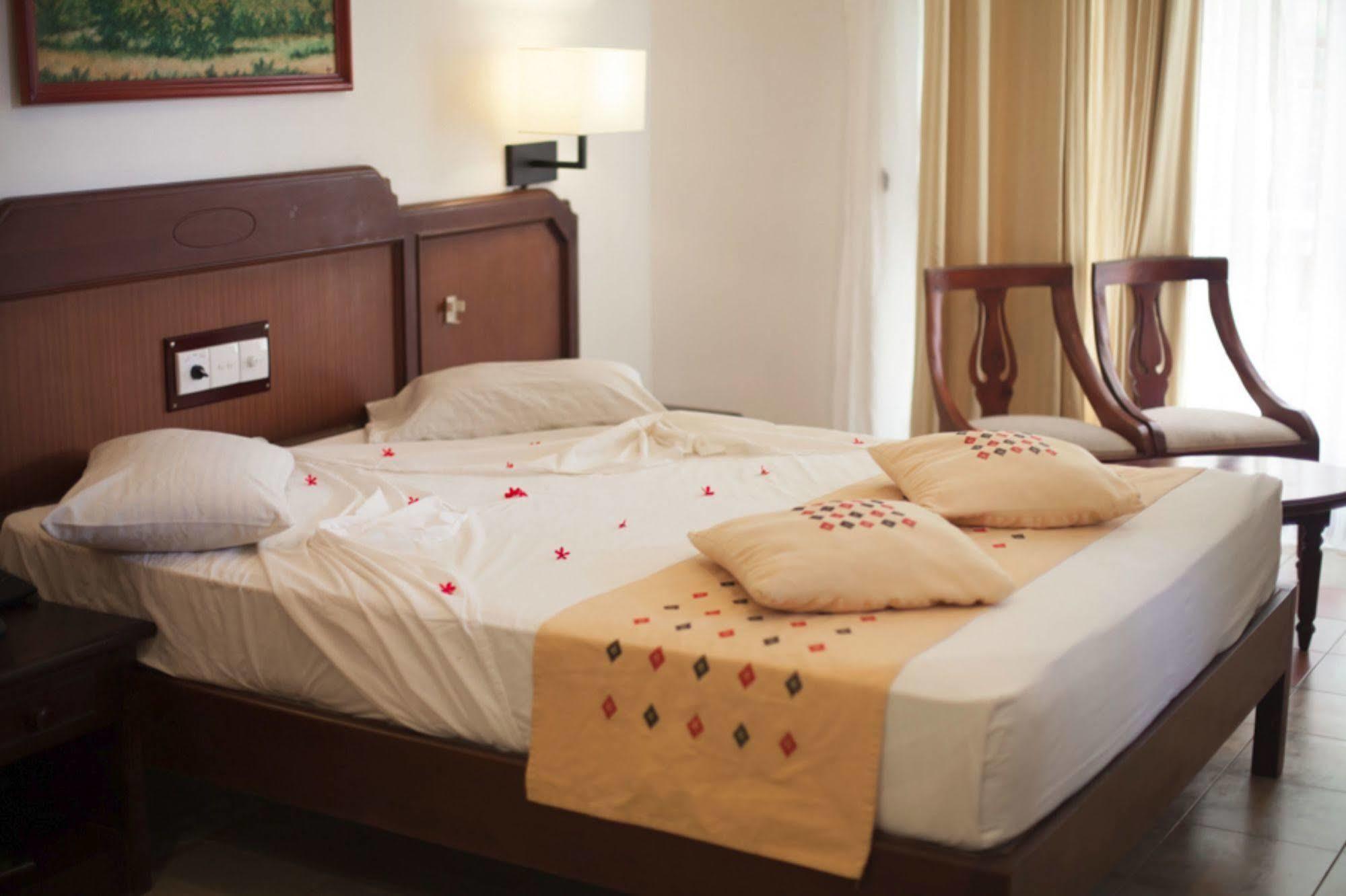 Senani Hotel Канди Екстериор снимка