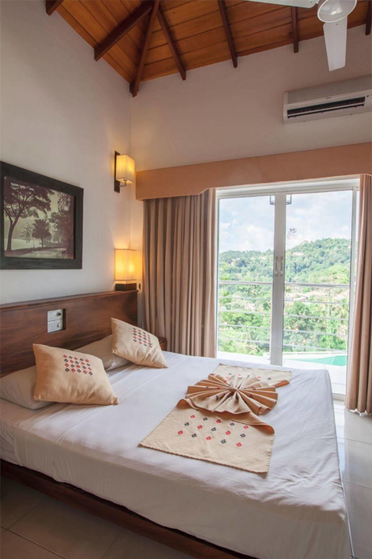 Senani Hotel Канди Екстериор снимка
